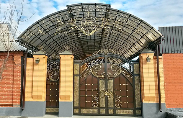 Купить или заказать ворота для дома с навесом - стильные и надежные решения для вашего участка в Кизилюрте от 42931 руб | ВоротМастер-Кзт